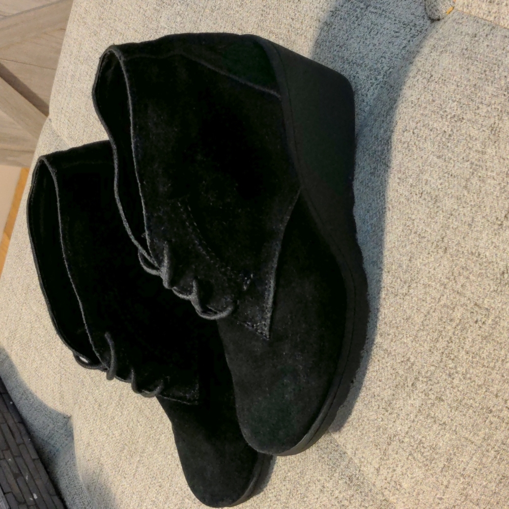 Bass Camilla black genuine suede wedge bootie size 7 in very good used condition